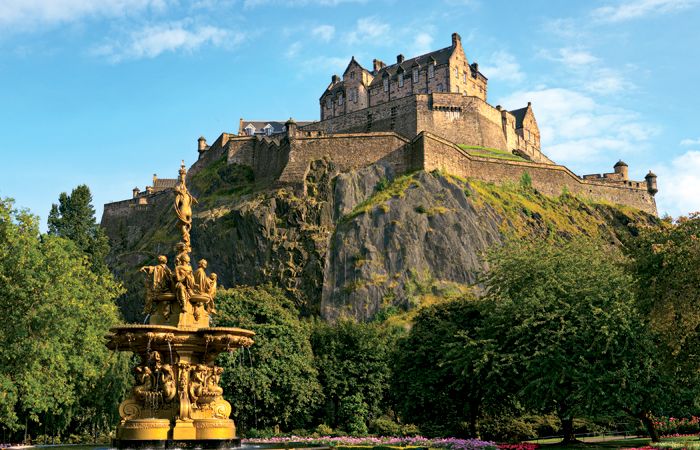 Edinburgh-Castle-Scotland-700x450.jpg