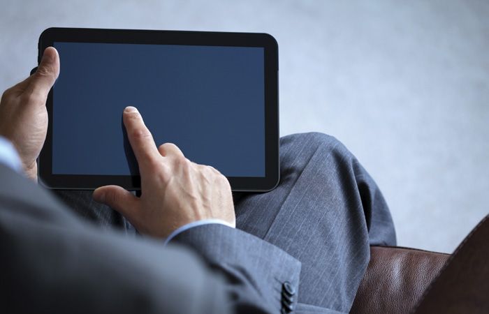 Technology-tablet-computer-ipad-business-businessman-700.jpg